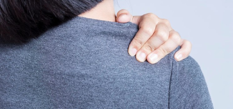 Simple-Steps-to-Reduce-Work-Related-Shoulder-Pain-blog